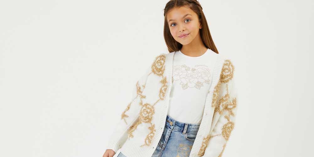 Biała bluzka dla dziewczynki ozdobiona złotymi kwiatami, z kryształkami - sklep euroyoung - monnalisa 2023